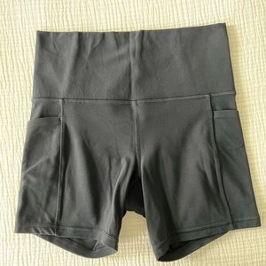 Women’s Athleta Salutation II Stash Pocket Bike Short